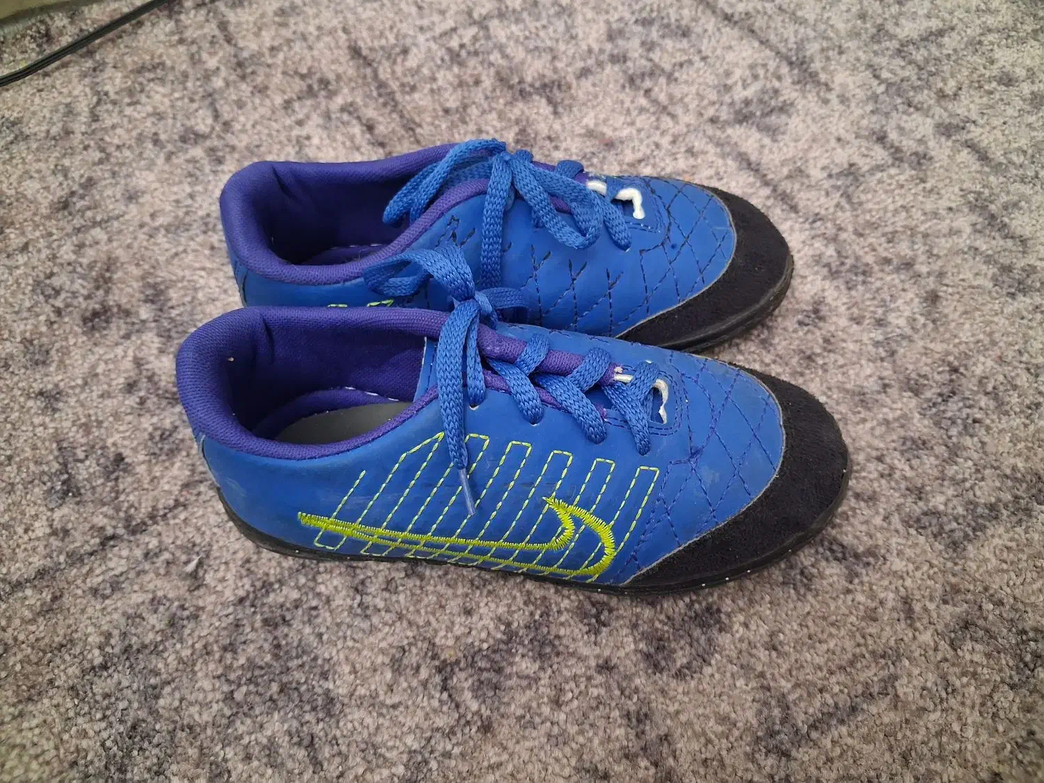 کفش فوتبال استوک دار سایز ۳۱|کیف، کفش، کمربند|خرم‌آباد, |دیوار