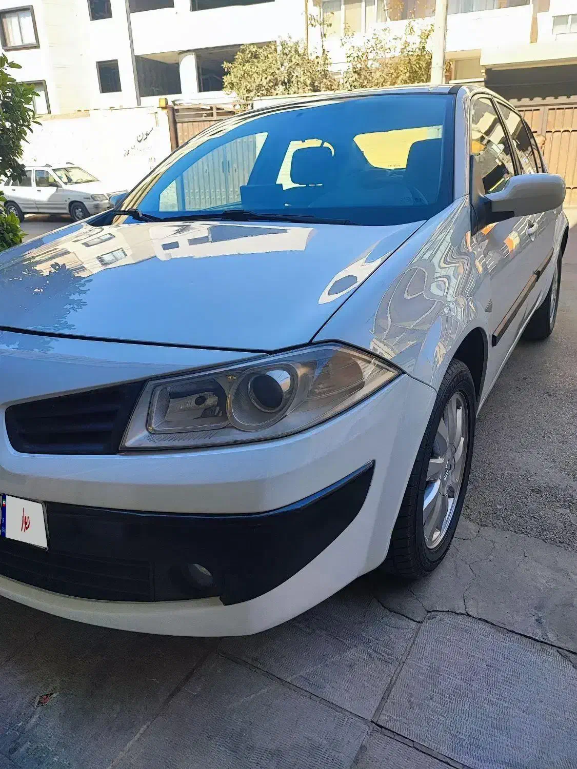 مگان مدل ۹۰ دنده ای فول e2|خودرو سواری و وانت|اصفهان, باغ دریاچه|دیوار