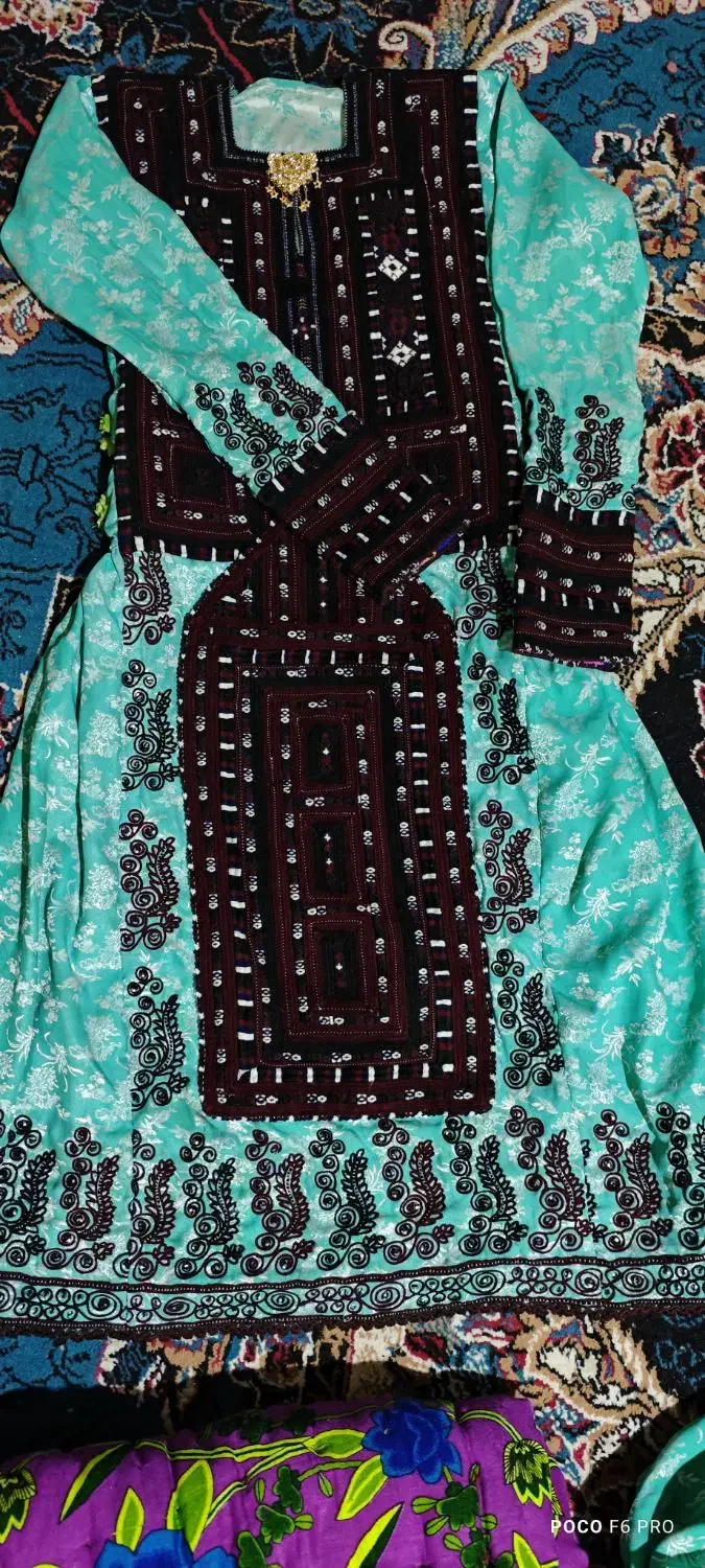 لبآص|لباس|سراوان, |دیوار