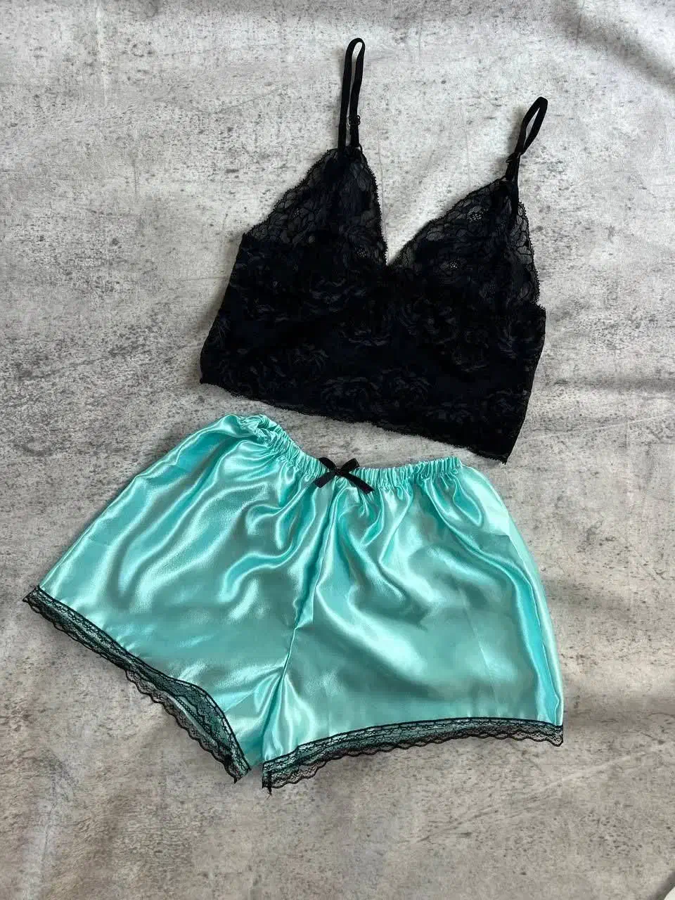 لباس خواب|لباس|یزد, |دیوار