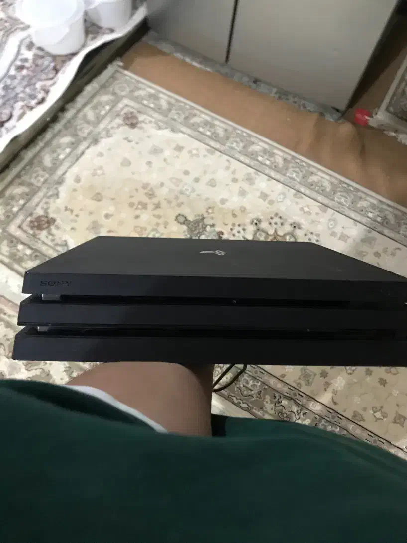 PS4 pro تک دسته همراه با دوعدد دیسک بازی|کنسول، بازی ویدئویی و آنلاین|اهواز, کوی باهنر|دیوار