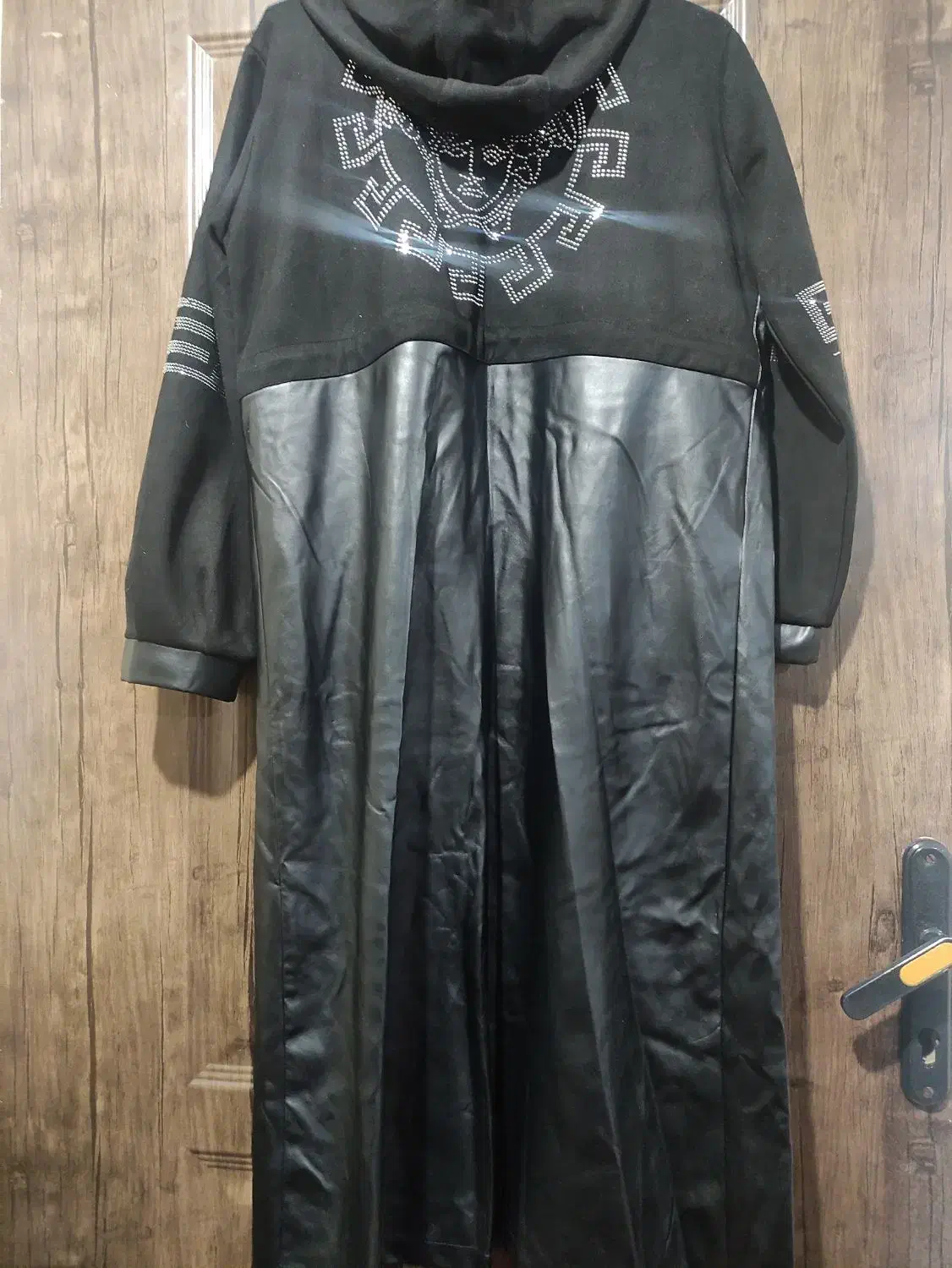 مانتو بلند چرم|لباس|قم, نیروگاه|دیوار