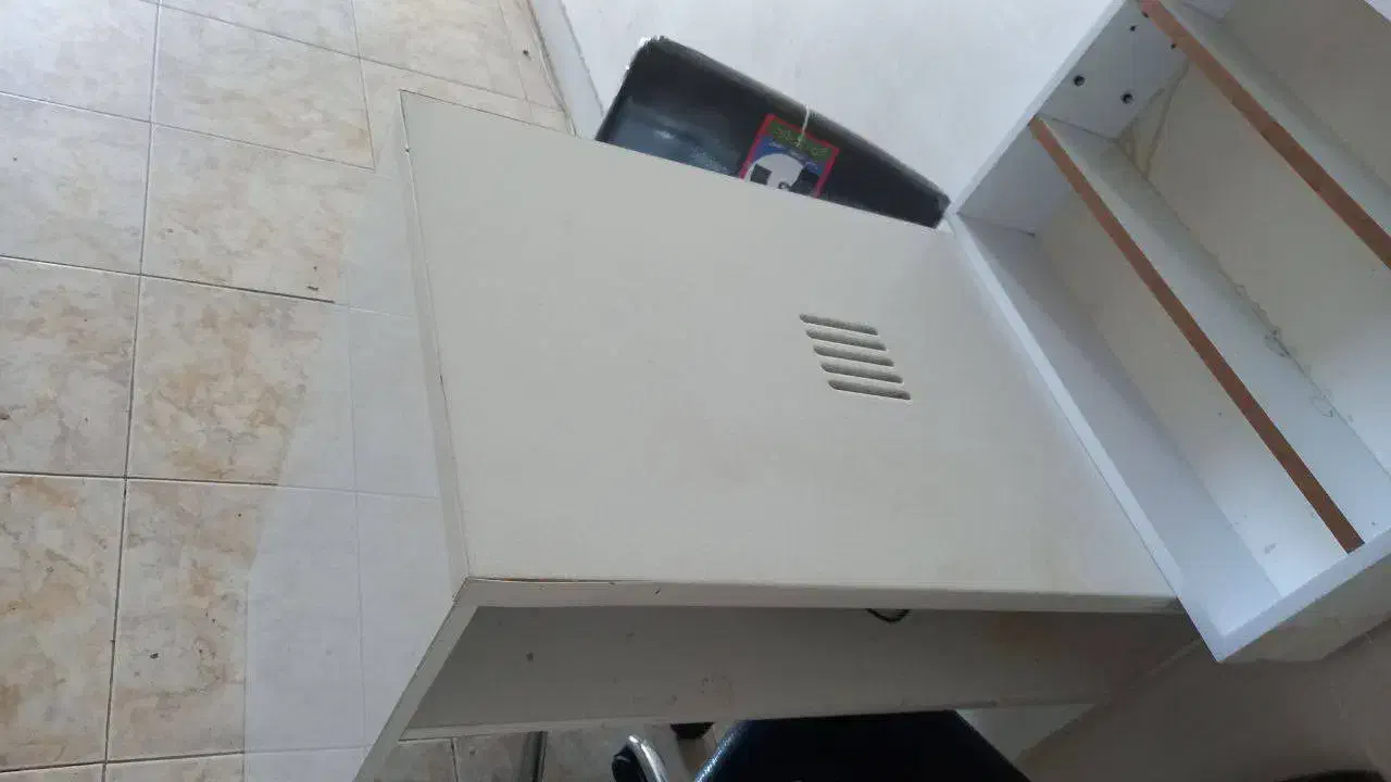 میز و استند|آرایشگاه و سالن‌های زیبایی|جیرفت, |دیوار