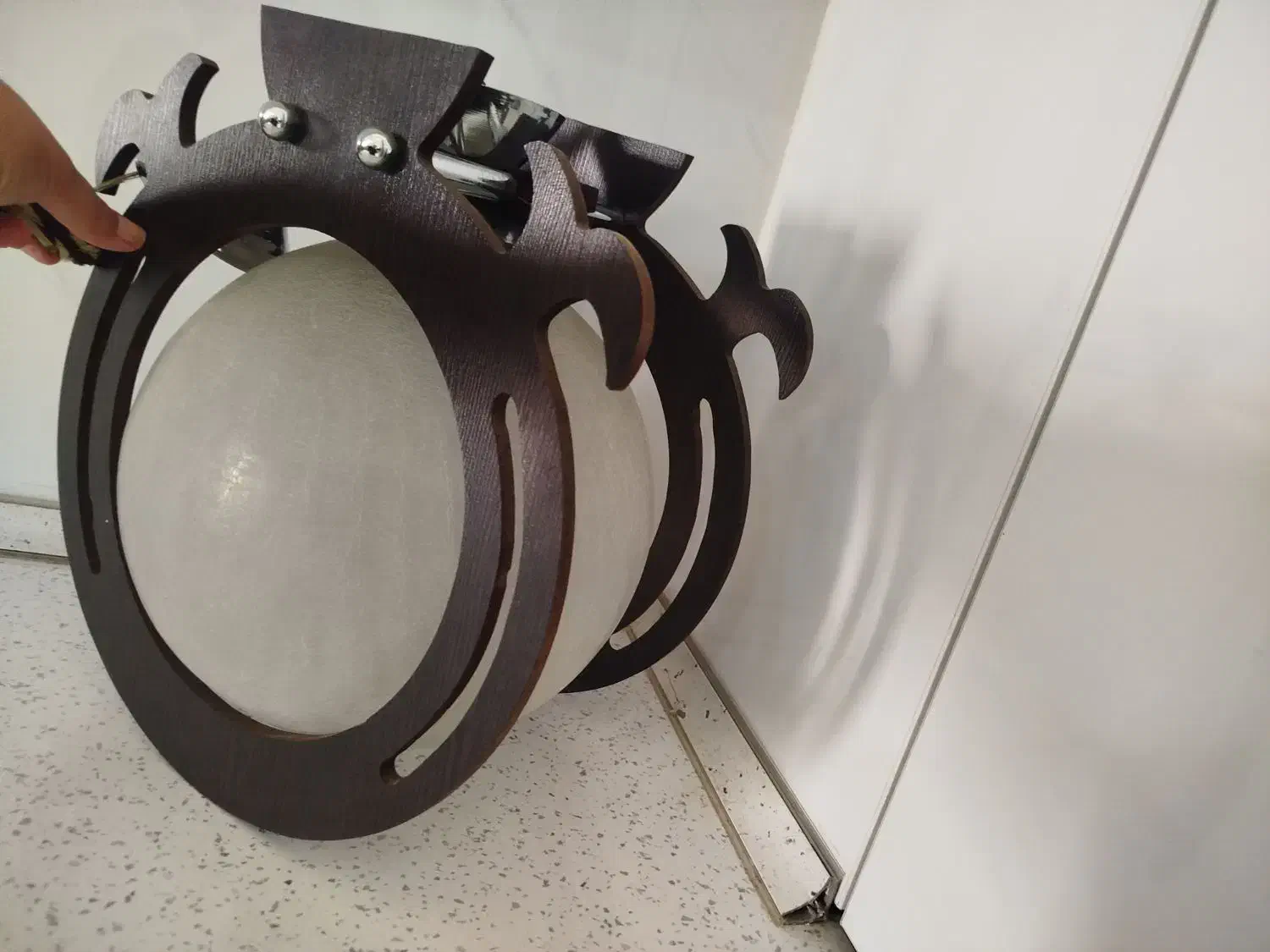 لوستر زیبا در حد نو با بدنه محکم و حباب بزرگ|لوستر و چراغ آویز|کرمانشاه, |دیوار