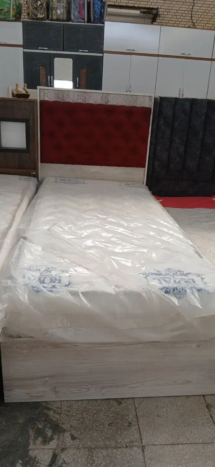 تخت خواب تک نفره|تخت و سرویس خواب|کاشان, شهرک صنعتی کویر|دیوار