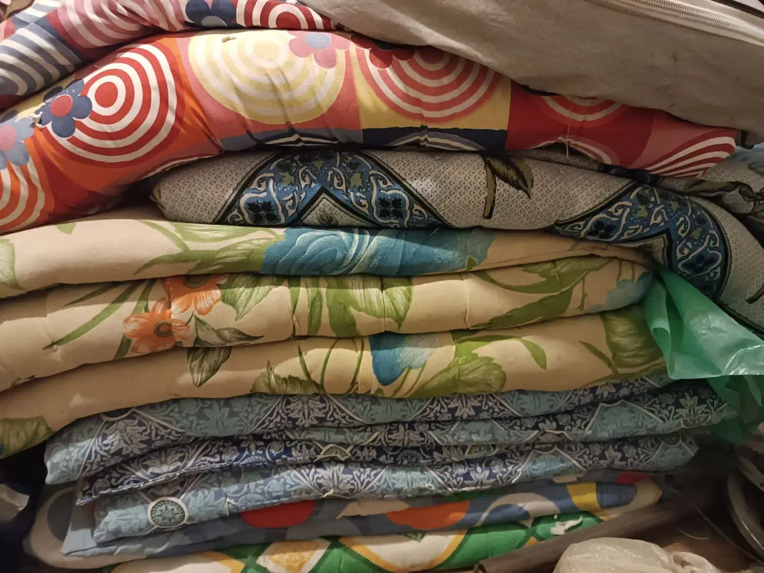 تشک پشمی|رختخواب، بالش، پتو|فیروزآباد (فارس), |دیوار