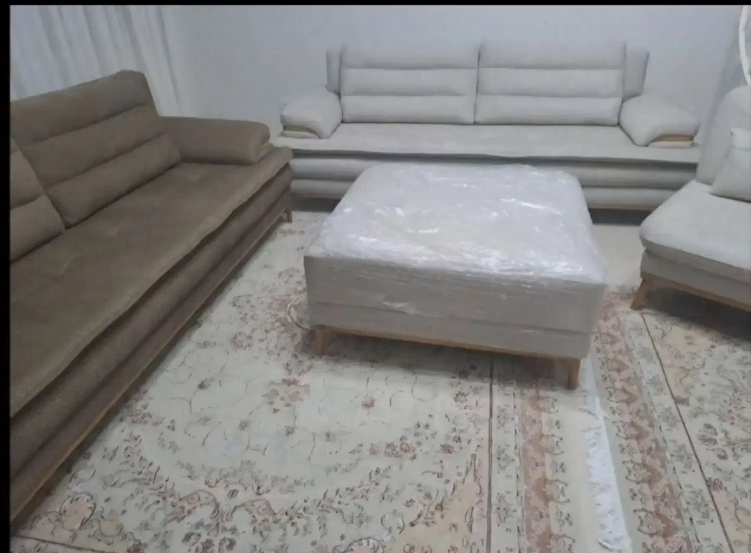 مبل راحتی ۸نفره تختخواب شو با۳عددمیزعسلی و۱عددپاف|مبلمان خانگی و میز عسلی|تهران, شهرک دانشگاه شریف|دیوار