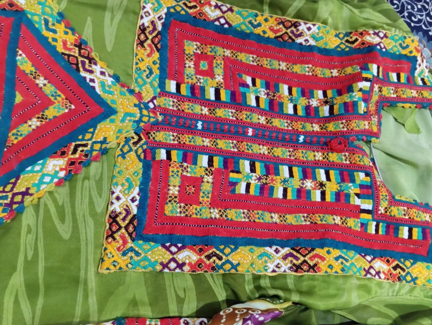 زیاستین همراه لباس ۱تومن|لباس|زاهدان, |دیوار