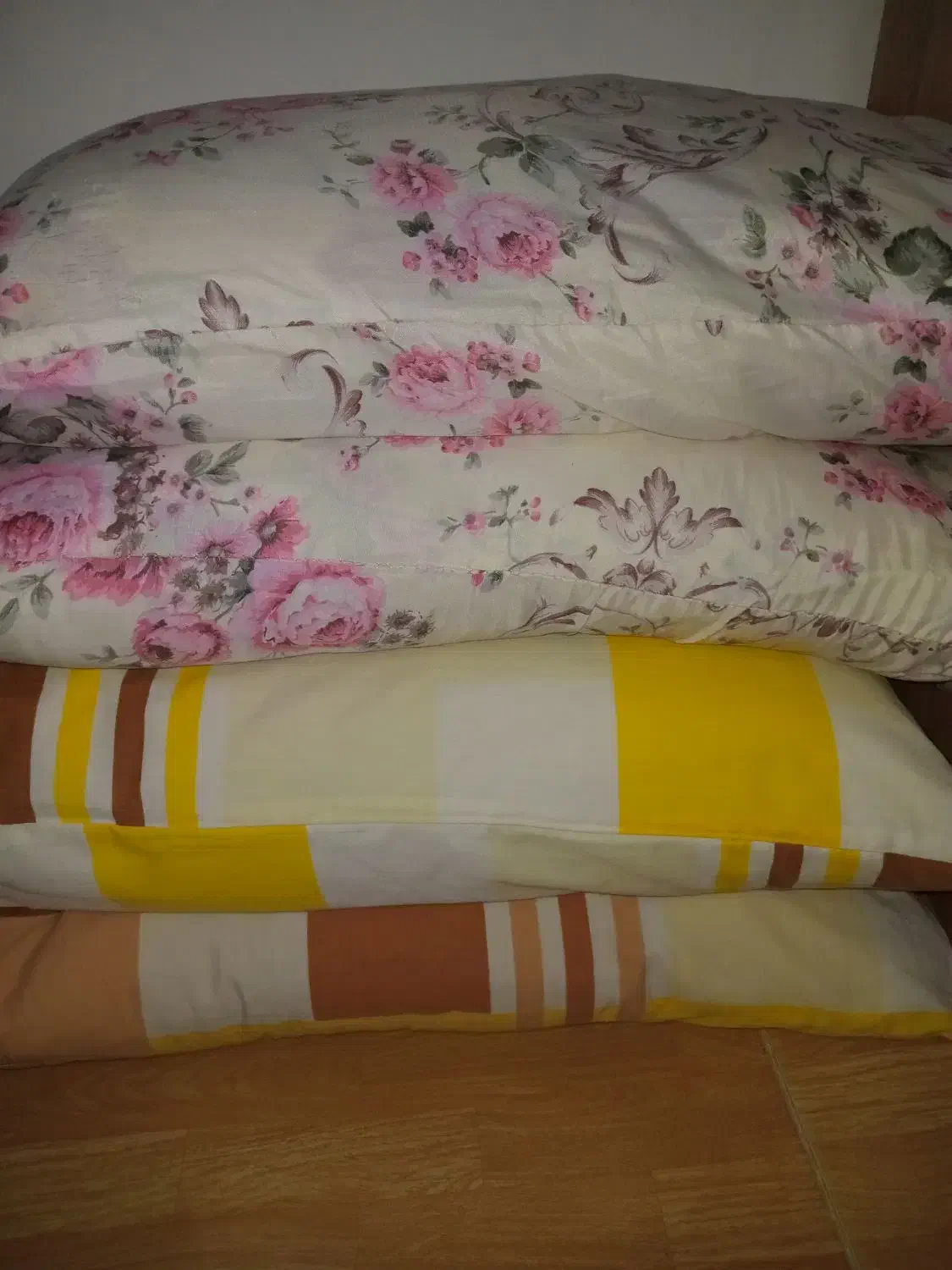 بالشت پر|رختخواب، بالش، پتو|رشت, رودباری|دیوار