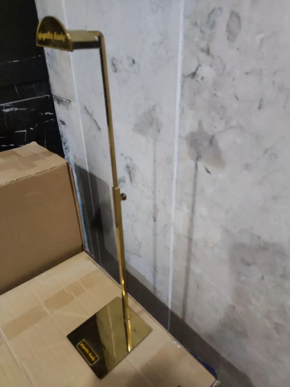 پایه کیف مناسب فروشگاه|کیف، کفش، کمربند|کرج, ساماندهی|دیوار