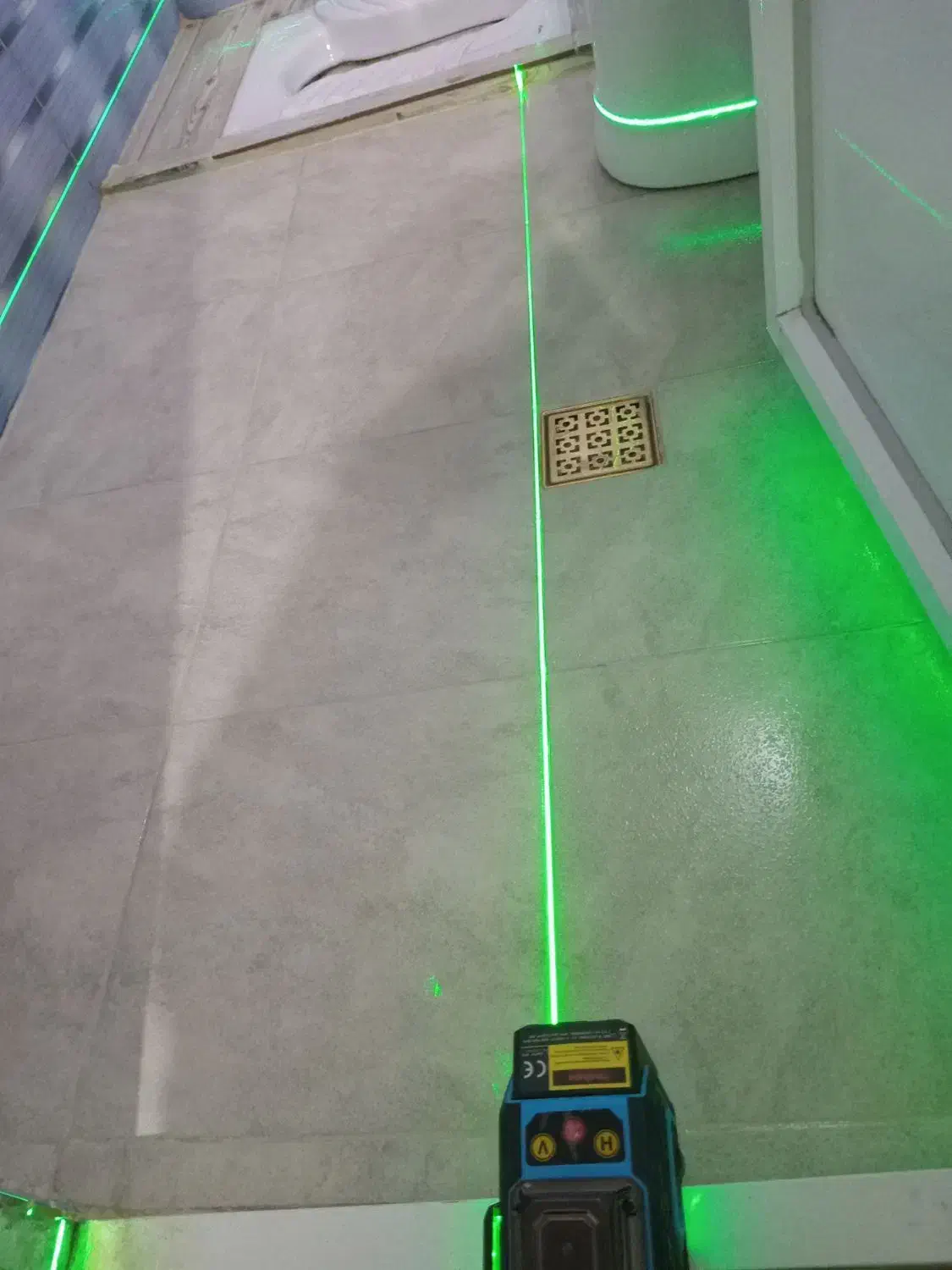 نصب کاشی و سرامیک کاشیکار خورده کاری بندکشی با دقت|خدمات پیشه و مهارت|رشت, استقامت ۲|دیوار