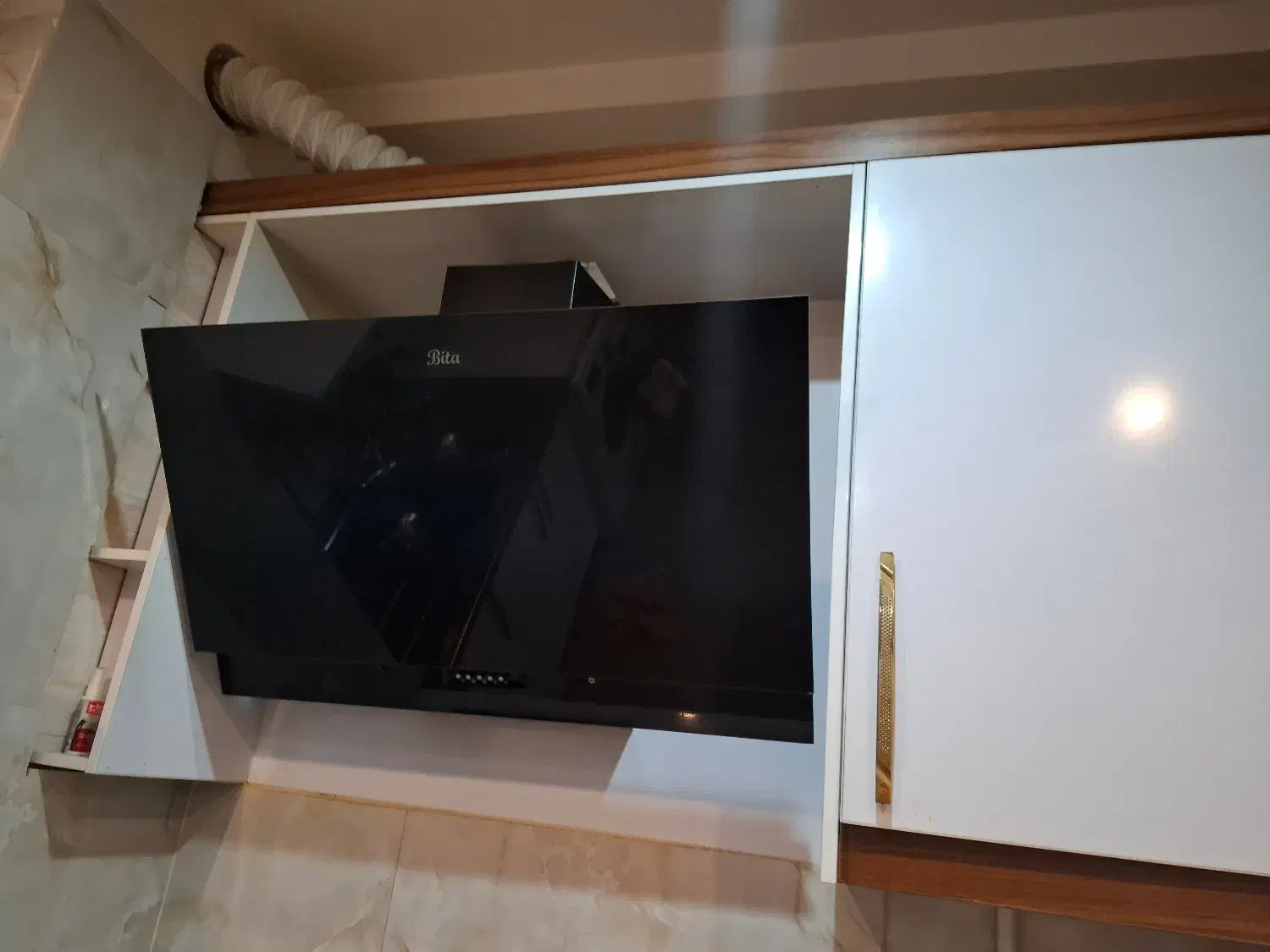 هود|هود|اهواز, کوی باهنر|دیوار