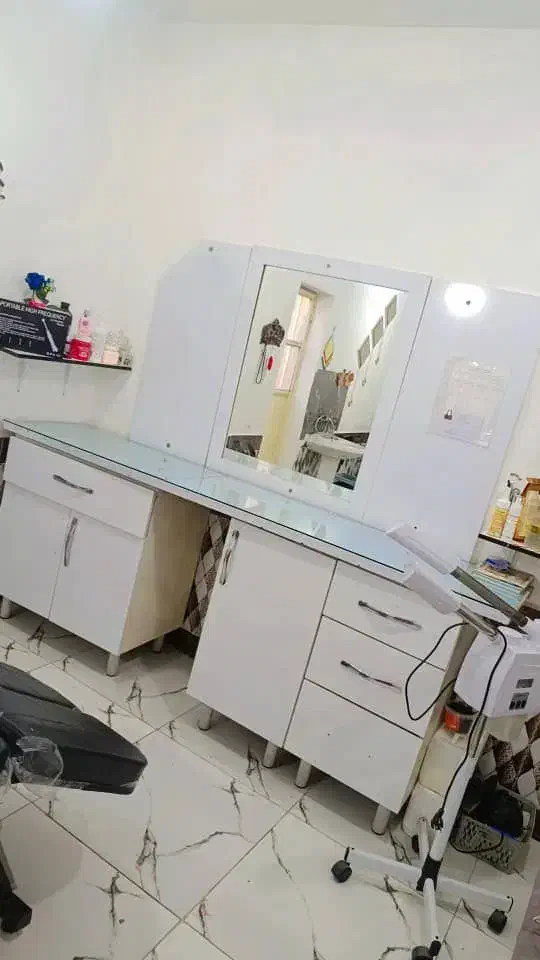 دکورارایشی|آرایشگاه و سالن‌های زیبایی|خان ببین, |دیوار