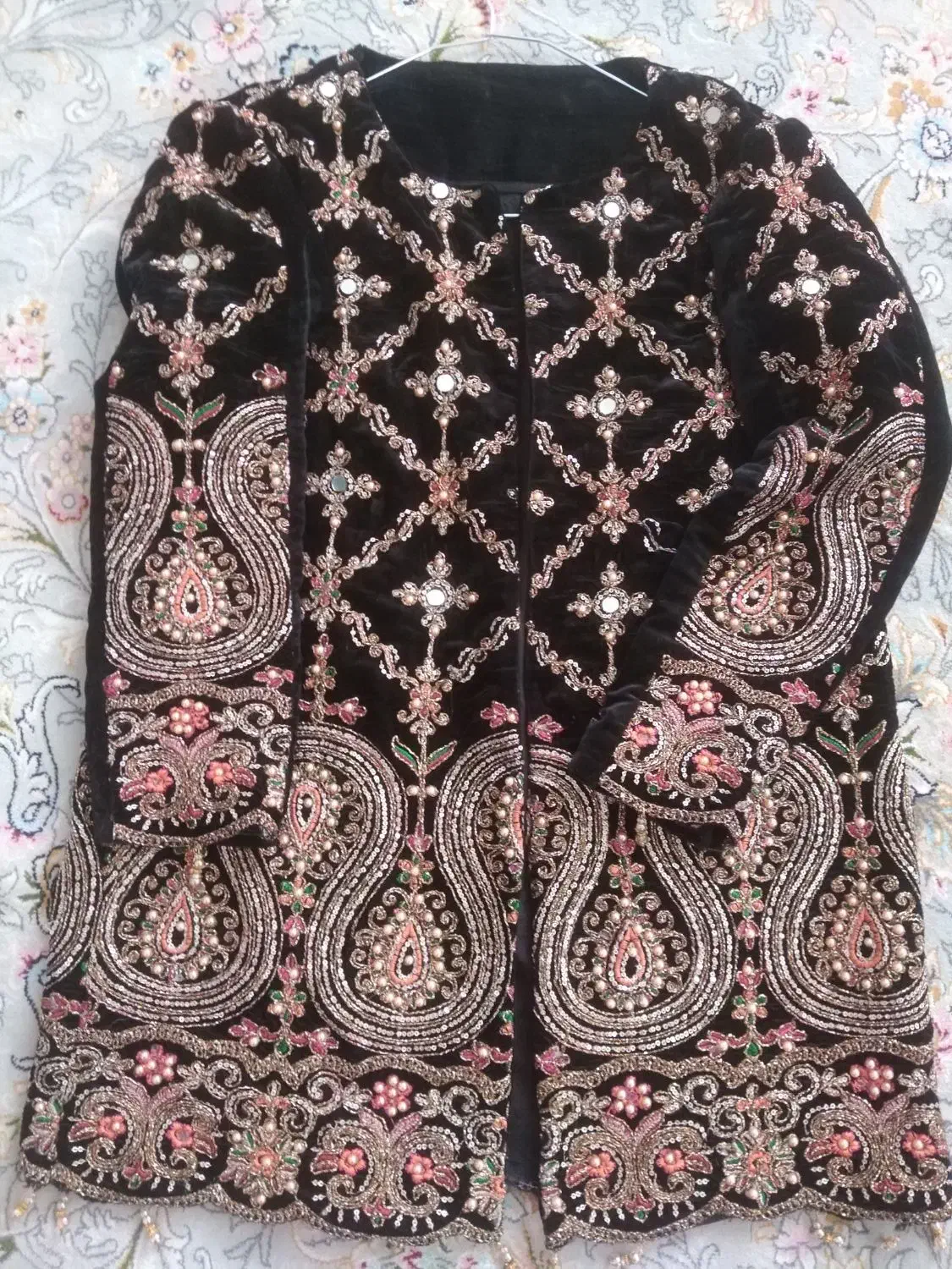 لباس|لباس|تربت‌حیدریه, شهرک ولیعصر|دیوار