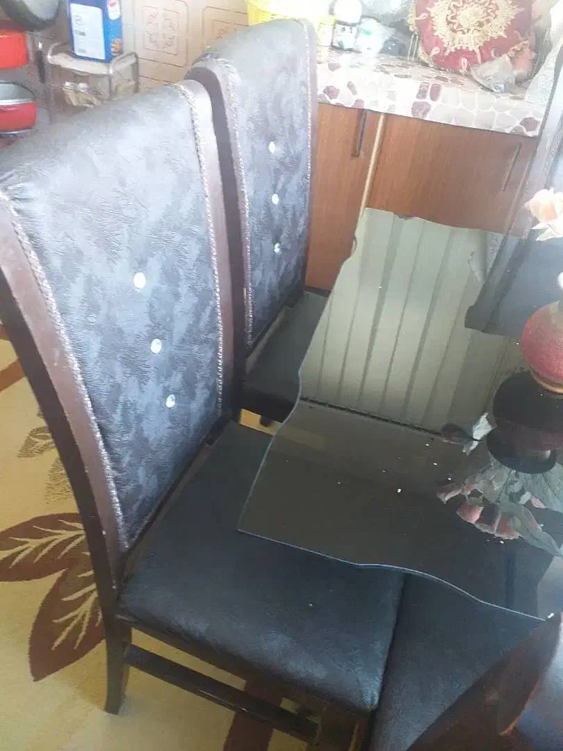 یک عددمیزنهارخوری|میز و صندلی غذاخوری|فولادشهر, B2|دیوار