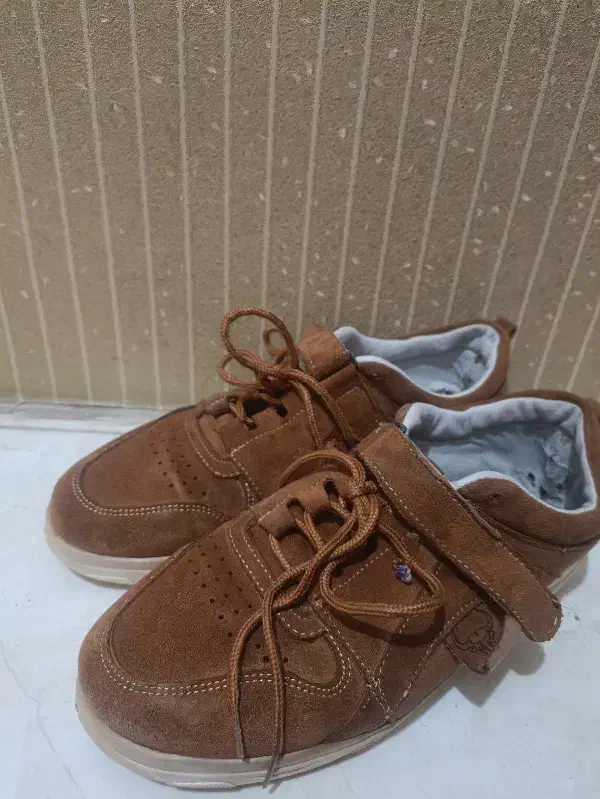 کفش اسپرت|کیف، کفش، کمربند|نیشابور, هفده شهریور|دیوار