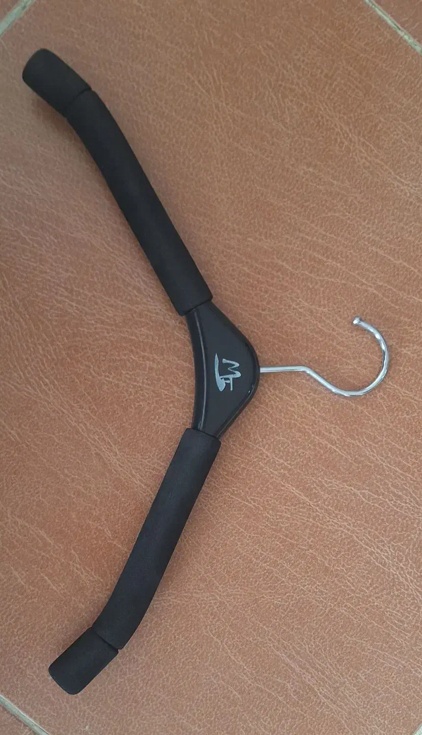 رخت آویز|بندرخت و رختآویز|شاهینشهر, دهخدا|دیوار