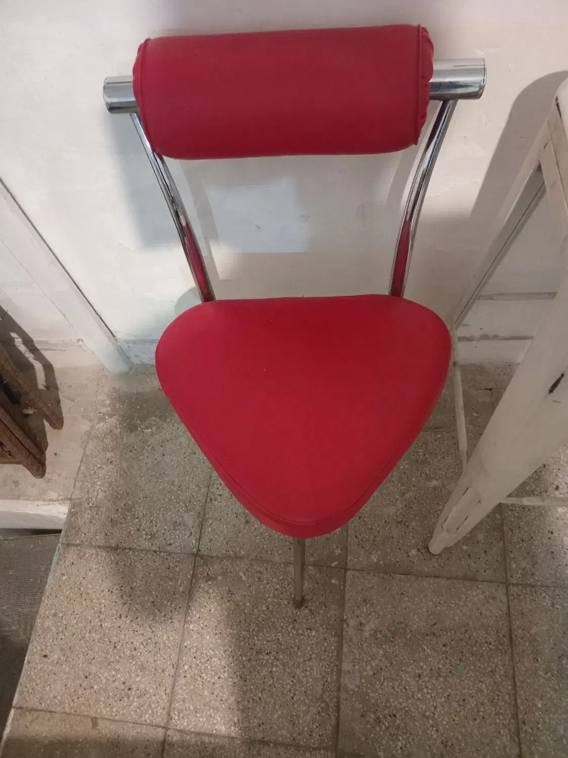 یک عدد صندلی کوچک بسیار  مناسب|میز و صندلی غذاخوری|تهران, بوستان سرخه حصار|دیوار