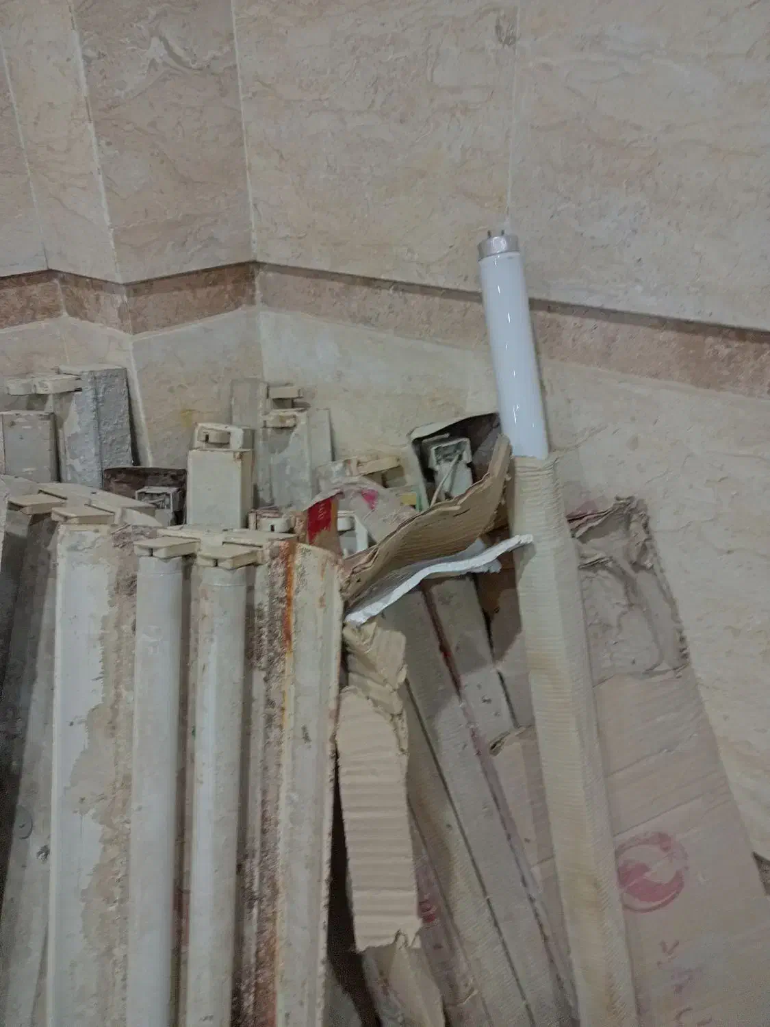 ۲۰ تا مهتابی یه ملیون|لامپ و چراغ|اهواز, کوی سعدی|دیوار