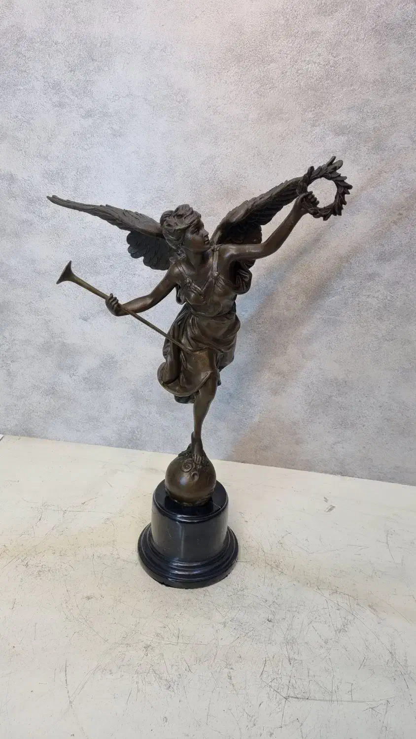 مجسمه برنزی نفیر|مجسمه، تندیس، ماکت|تهران, فردوسی|دیوار