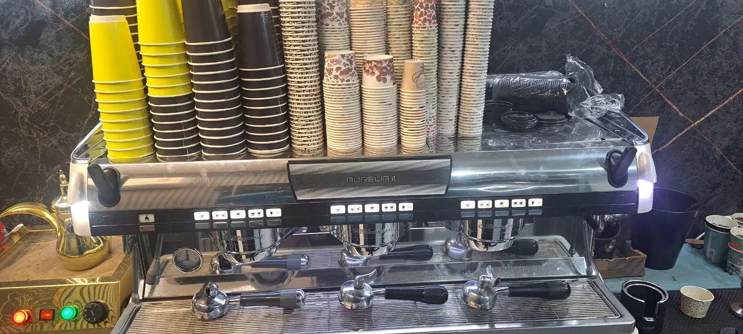 نیروی کار جهت کار در کافه|استخدام خدمات فروشگاه و رستوران|شیراز, انجیره|دیوار