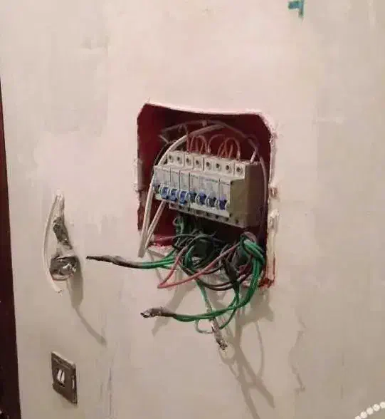 خورده کاری برق کشی ساختمان و صنعتی|خدمات پیشه و مهارت|کاشان, میانچال|دیوار