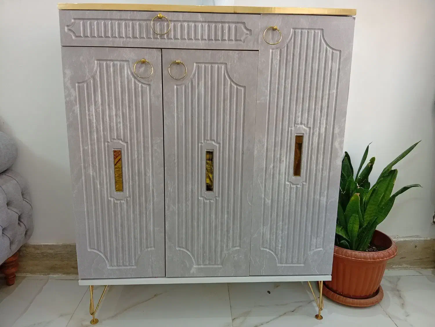 جاکفشی|جاکفشی، کمد، دراور|تربتحیدریه, ترمینال|دیوار