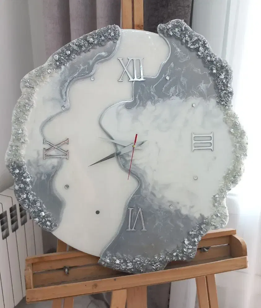 ساعت دیواری دفرمه رزینی توسی سفید|ساعت دیواری و تزئینی|کرج, گوهردشت|دیوار