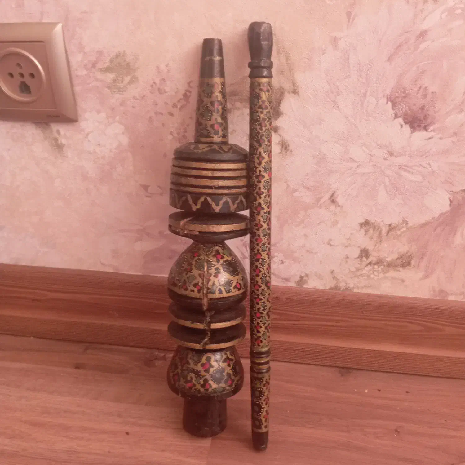 قلیون قدیمی|کلکسیون اشیاء عتیقه|شاهینشهر, فردوسی|دیوار