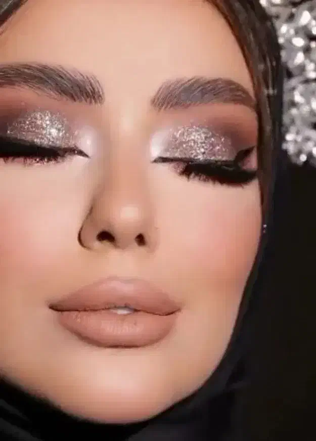 میکاپ و شینیون محفلی با قیمت مناسب و ناخن کار|خدمات آرایشگری و زیبایی|بروجرد, |دیوار