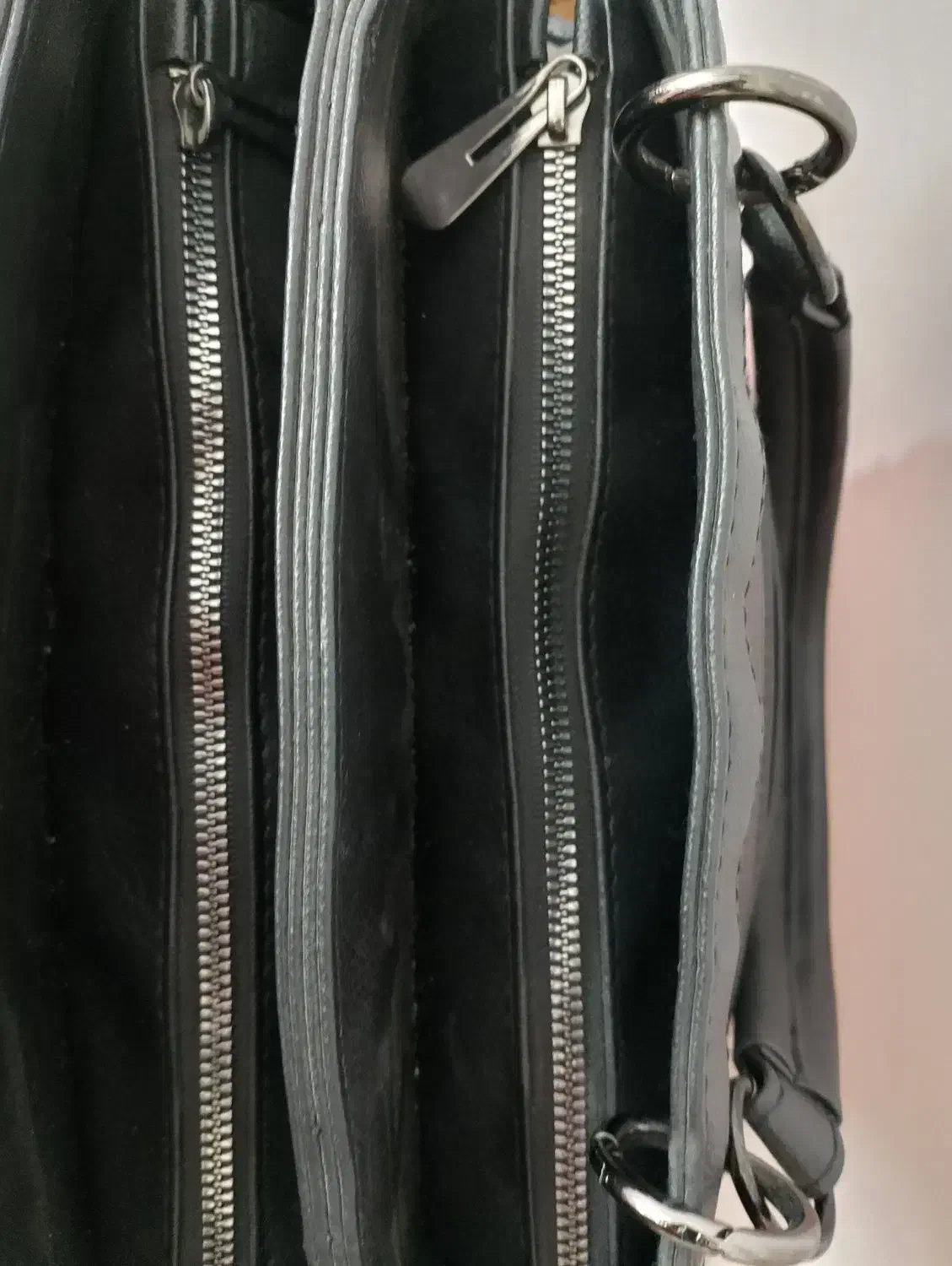 کیف|کیف، کفش، کمربند|گلبهار, شهر جدید گلبهار|دیوار