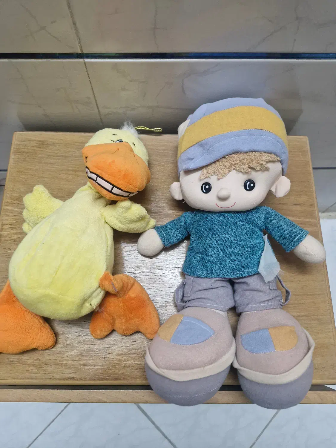 تعدادی عروسک|اسباب‌بازی بچه|اراک, |دیوار