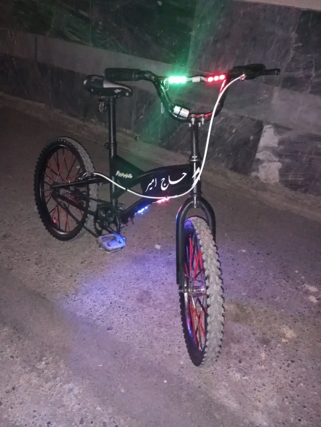 دوچرخه زیر پاش عالی  با تمام بفروش میرسد|دوچرخه، اسکیت، اسکوتر|سبزوار, امام خمینی (ناوی)|دیوار