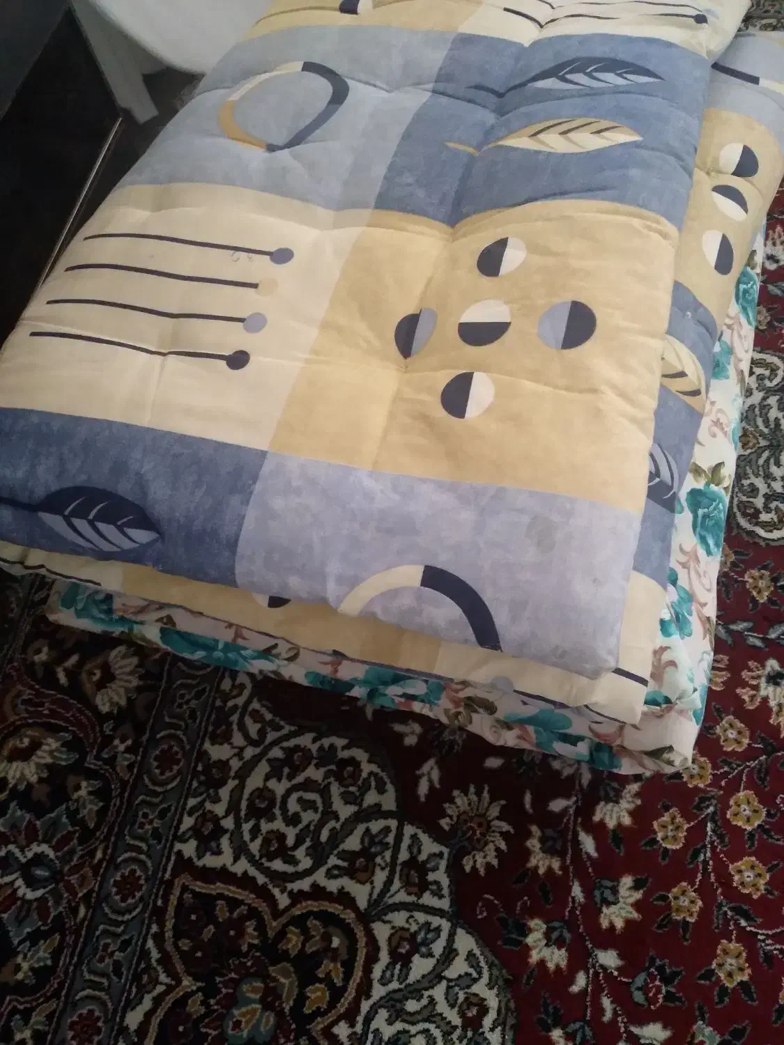 رختخواب ی نفره|رختخواب، بالش، پتو|شیراز, کوشک میدان|دیوار