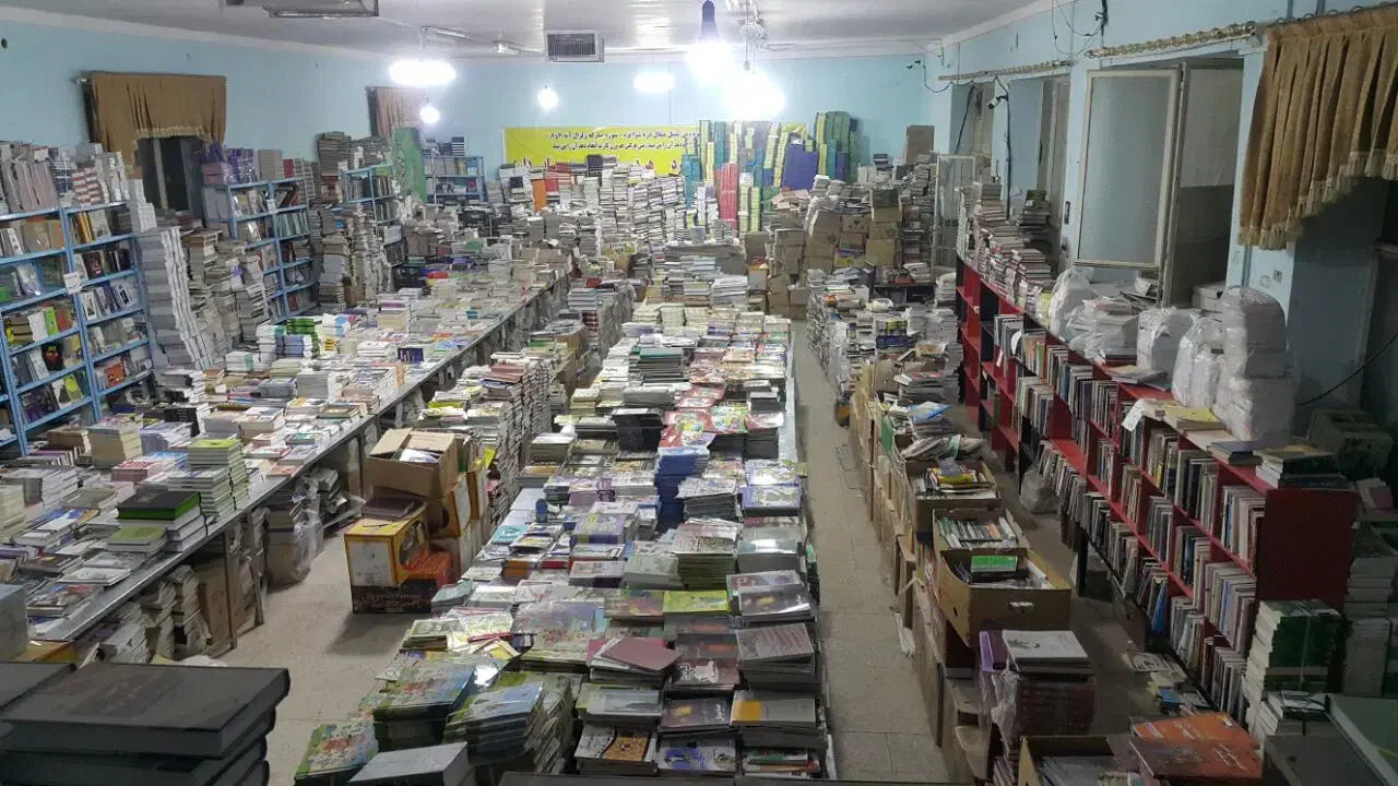 بیش از صدهزار جلد کتاب در اسلام آباد غرب|کتاب و مجله آموزشی|اسلام‌‌آباد غرب, |دیوار