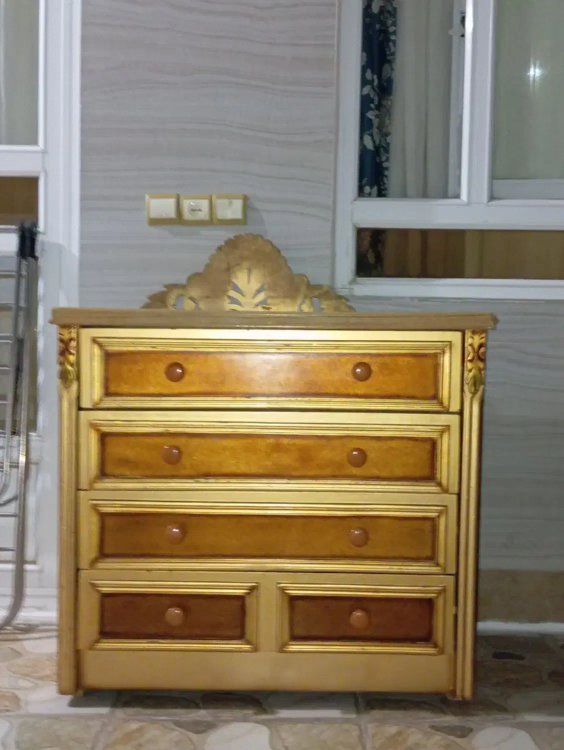 لوستر‌برنز|لوستر و چراغ آویز|الشتر, |دیوار