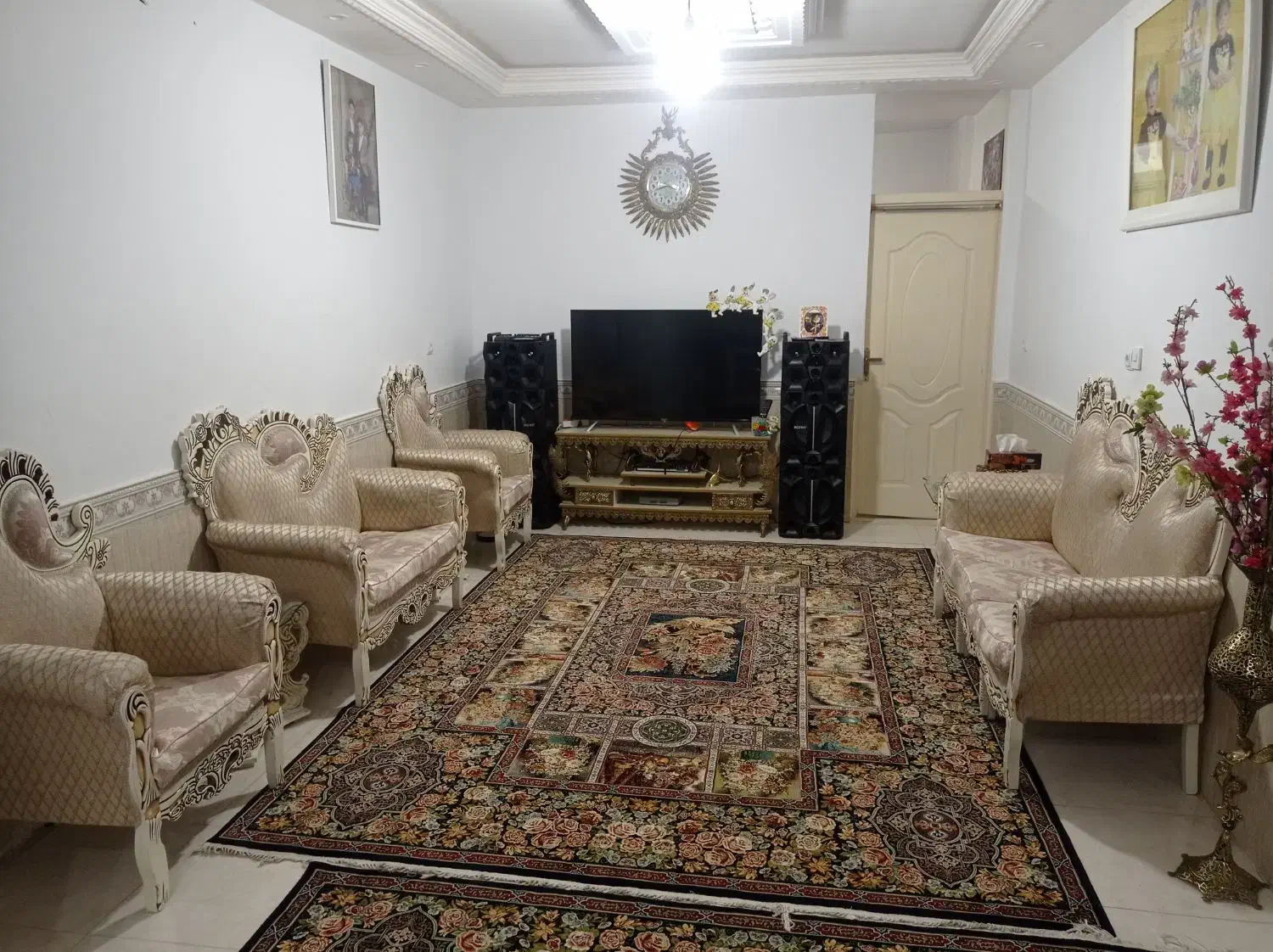 مبل هفت نفره با میز نهار خوری 4 نفره باعسلیها|مبلمان خانگی و میز عسلی|باقرشهر, |دیوار
