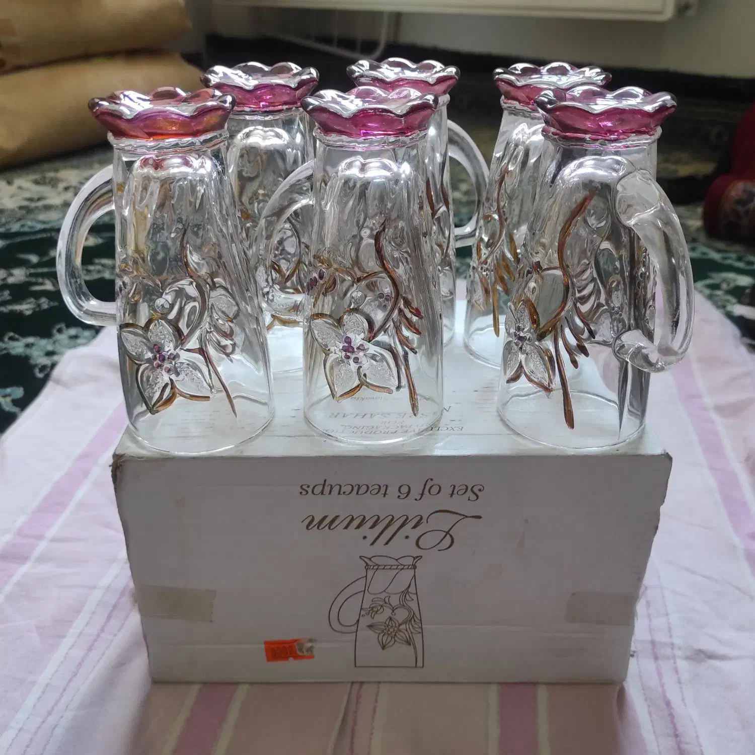 استکان خارجی وفنجان وقندون زرین|ظروف سرو و پذیرایی|اندیشه, شهرک کوثر|دیوار