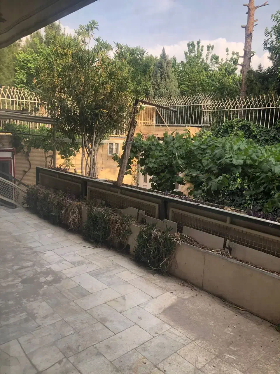 ویلایی 2طبقه کوی سپاهان - 300متر زمین -قابل تهاتر|فروش خانه و ویلا|اصفهان, کوی سپاهان|دیوار