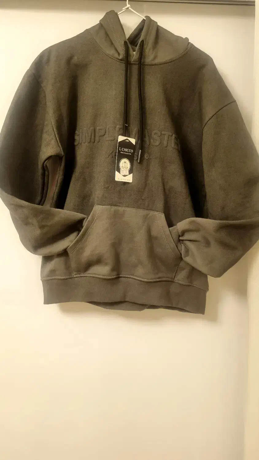 لباس پسرانه|لباس|رشت, معلم|دیوار