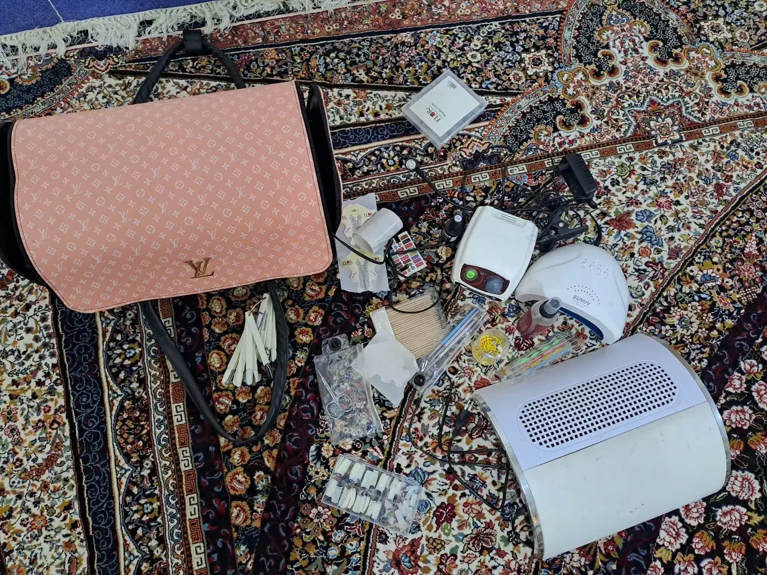 فروش تمام وسایل کاشت ناخن کاملا نو|آرایشی، بهداشتی، درمانی|یاسوج, |دیوار