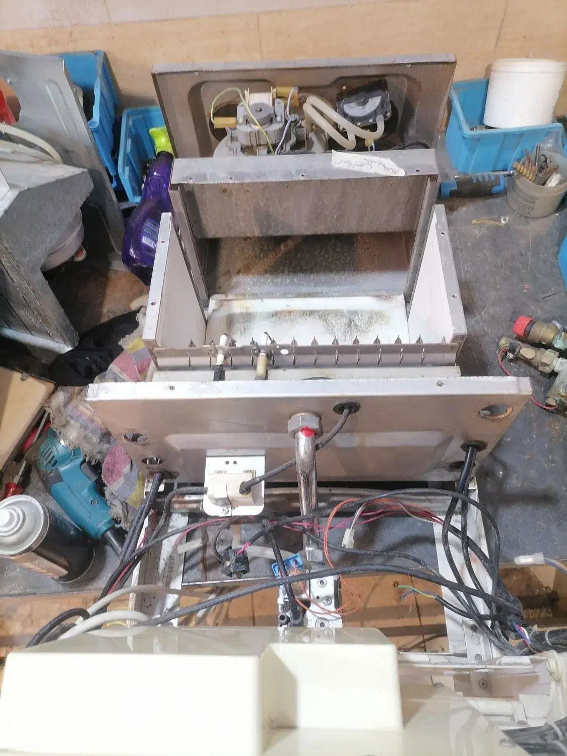 نصب و تعمیرات انواع پکیج. انواع کولر. سرویس|خدمات پیشه و مهارت|رشت, چمارسرا|دیوار