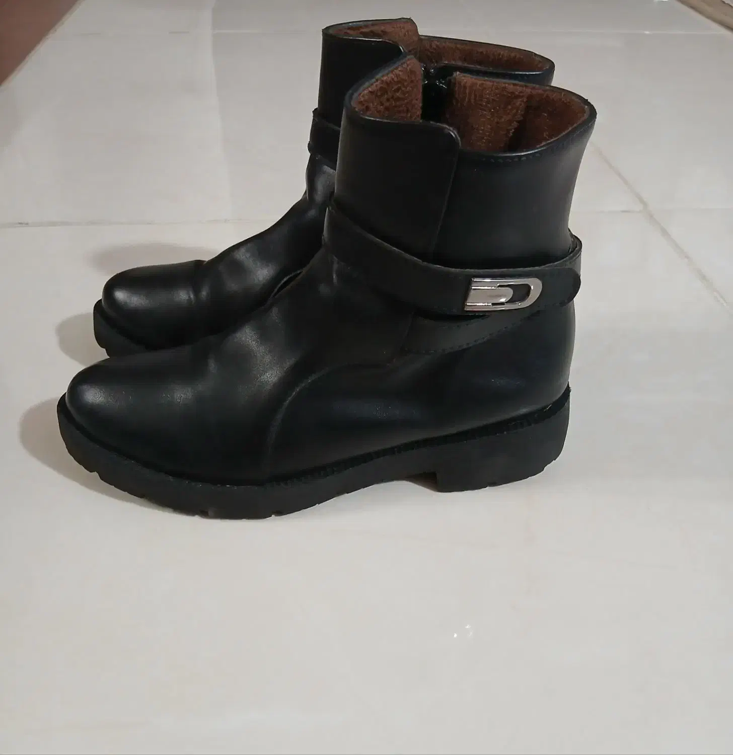 کفش نیم بوت|کیف، کفش، کمربند|قروه, |دیوار