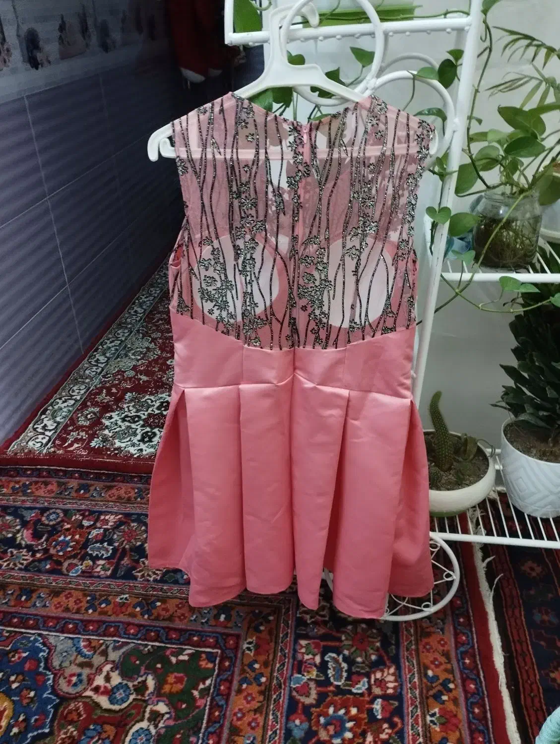 پیراهن مجلسی|لباس|خسروشاه, |دیوار