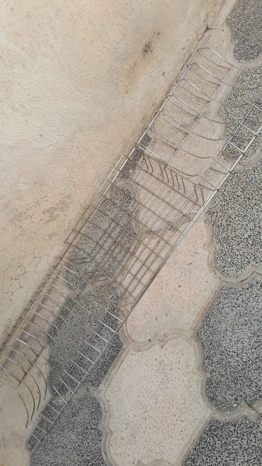 آبچکان داخل کابینت|آب‌چکان و نظم‌دهنده ظروف|شیراز, میرزاکوچک خان|دیوار