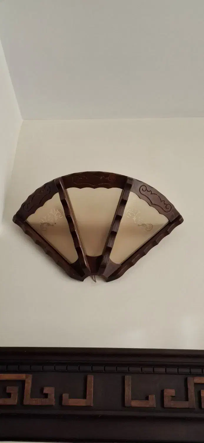 لوسرچوبی با دیوارکوب و لوستر سه شاخه کریستالی|لوستر و چراغ آویز|کرج, باغستان|دیوار