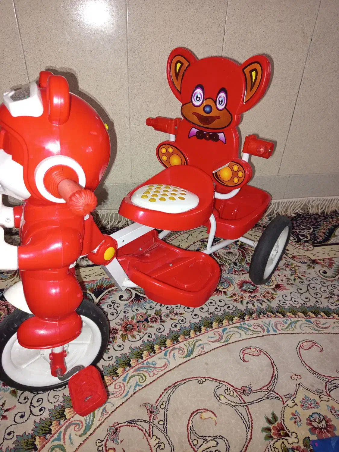 سه چراخ بچه خیلی تمیز در نوو|اسباببازی بچه|قم, قلعه کامکار|دیوار