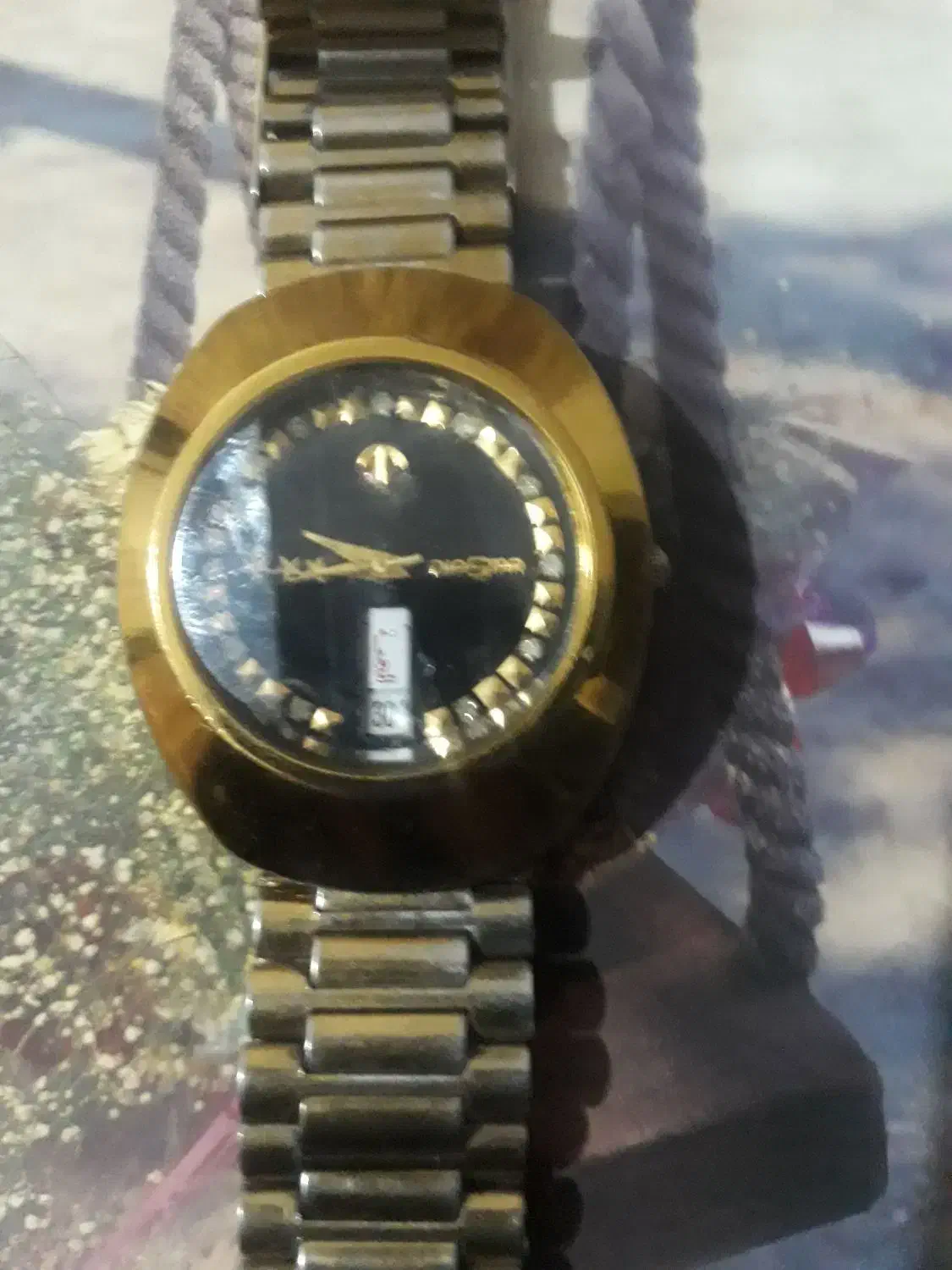 ساعت را دو سالم|ساعت|بروجن, |دیوار