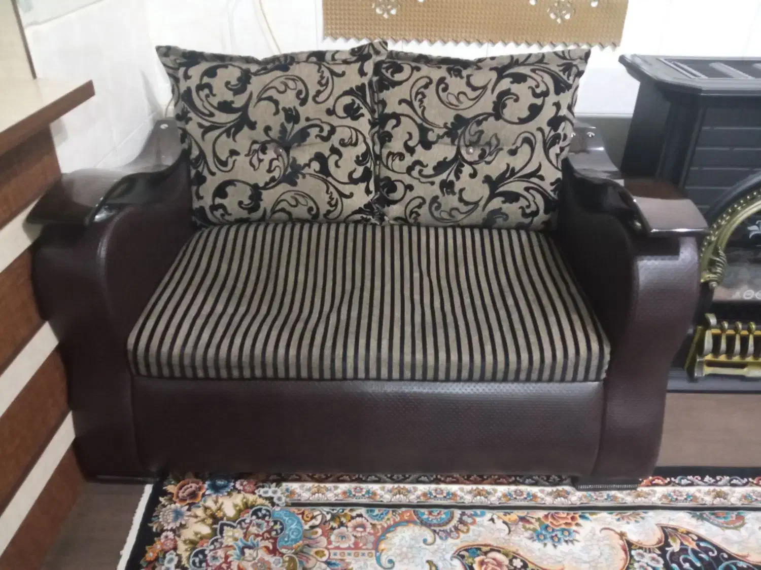 مبل هفت نفره|مبلمان خانگی و میز عسلی|شیراز, کوزه گری|دیوار