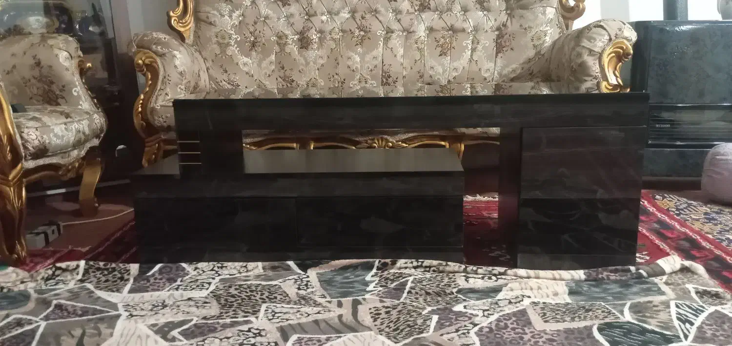 یک عدد میز تلویزیون دو تیکه داری سه عدد کشو درحد|میز تلویزیون|اهر, |دیوار